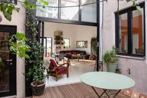 Cheerful townhouse with pretty terrace. - Image 3