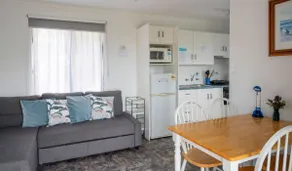 Cottage 3 - Quaint cottage for singles or couples - Image 3