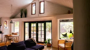 Mr Smith's Straw Bale Cottage with private garden - Image 3