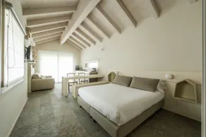 Quader nidi in the green Noce Suite Deluxe - Image 4