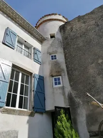 Beautiful house in a medieval tower - Image 2
