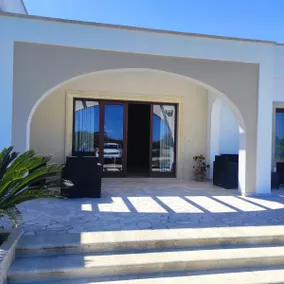 Villa with spacious and comfortable rooms - Image 2