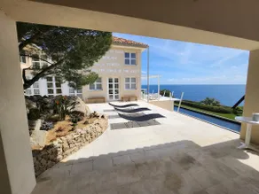 Waterfront villa with stunning views - Image 5