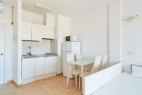 Apartment with a terrace - Image 2