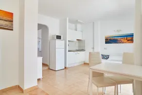 Apartment with a terrace - Image 4