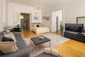 City Life Apartment | 93 m² in the Bank District - Image 2