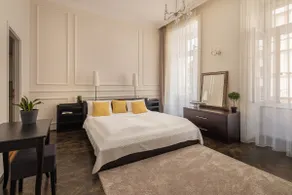 City Life Apartment | 93 m² in the Bank District - Image 3