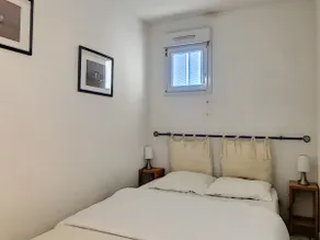 Beautiful 1-BR + mezzanine flat by the lake - Image 4