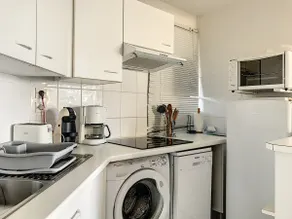 Beautiful 1-BR + mezzanine flat by the lake - Image 3