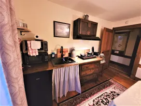 Historic suite for 2 by river. Porch & Kitchenette - Image 2