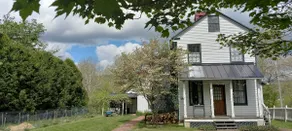 Historic suite for 2 by river. Porch & Kitchenette - Image 3