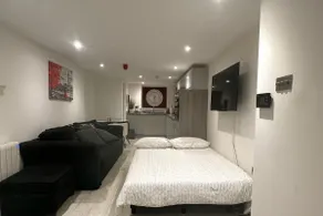 Beautiful Boutique Apartment | Central Location - Image 5