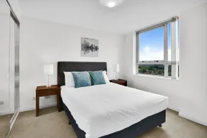 Modern spacious Chatswood Apartment H1016 - Image 3