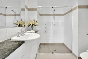 Modern spacious Chatswood Apartment H1016 - Image 4