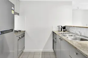 Modern spacious Chatswood Apartment H1016 - Image 5