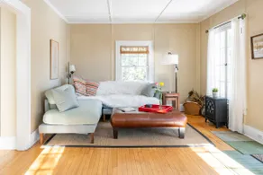 Charming 2BD Cottage | HGTV | Top-Rated | Yard - Image 3