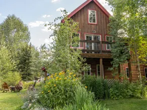The Coal Creek Retreat | Modern In-Town House - Image 5