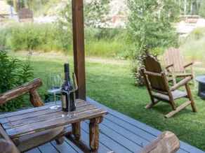 The Coal Creek Retreat | Modern In-Town House - Image 4