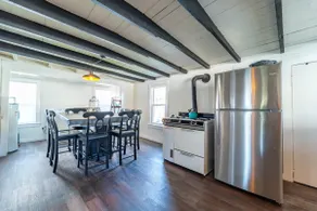 The 1907 on Nudd: Sleeps 8 | Front Porch | Parking - Image 4