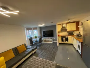 Empire Serviced Apartments - Image 2