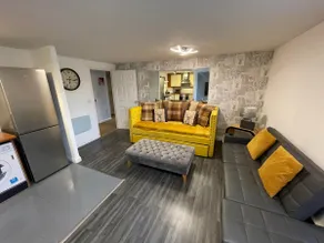 Empire Serviced Apartments - Image 2