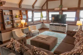 Fillmore Manor Spacious 4BR Family Home w/ Tub - Image 5