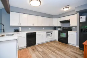Renovated Lake House w/Pool- Walk to Shady Gators - Image 3
