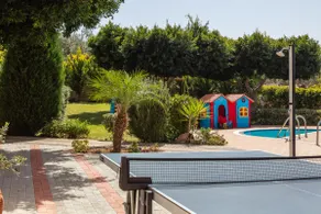 Villa de 200 metros cuadrados con jardines privados y piscina de 60 metros cuadrados, a 1,5 km de la playa - Image 3