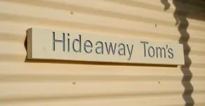 Hideaway Tom's on the Mundoo Channel - Image 2