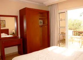 light 1-BR in resort 4*, wifi free, pool in minute - Image 3