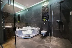 Private Jacuzzi Superior Apartment Old Town - Image 5
