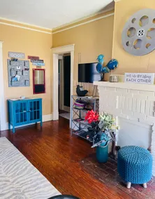 The Blue Rooster, Spacious Bungalow Near Downtown - Image 4