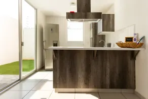 Serene Forest House - Image 5