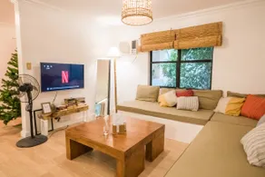Hillside Nest: Breakfast, Pet-Friendly, Disney+! - Image 3