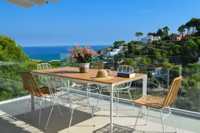 Fantastic villa with swimming pool and sea views. - Image 3