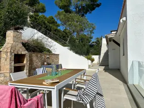 Fantastic villa with swimming pool and sea views. - Image 4