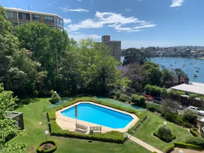Beautiful harbour views, stylish apartment with pool & parking - Image 3