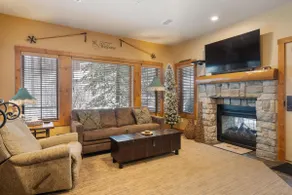 Plys 2BR Creekside Condo ved Boyne Mountain-Slope side med privat boblebad !! - Image 3