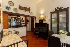 Historic residence next to Piazza Duomo - Image 5