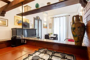 Historic residence next to Piazza Duomo - Image 4