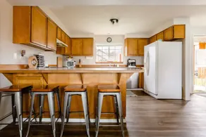 Waterfront Bay House: Family and Pet Friendly - Image 5