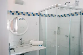 Independent en-suites with Wi-Fi, cable TV, kitchen - Image 3