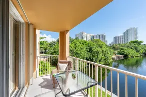 3 rooms with sea view – Yacht Club Aventura - Image 4