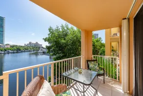 3 rooms with sea view – Yacht Club Aventura - Image 3