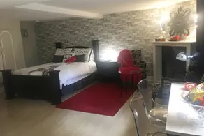 Contemporary Bachelor Pad Near Downtown Core - Image 5