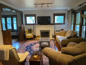 Stewartville Charmer 4/2 by Park, 8 min to airport - Image 2