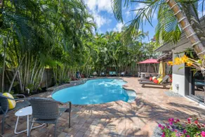 Martini Manor is the ultimate Tropical Oasis with a private Heated Pool! - Image 2
