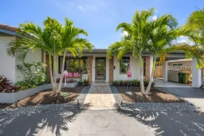 Martini Manor is the ultimate Tropical Oasis with a private Heated Pool! - Image 3