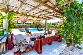Luxury studio (fully equipped) with private garden - Image 5