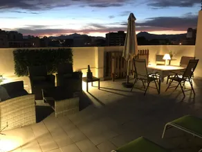 PENTHOUSE PENTHOUSE AVEC GRANDE TERRASSE, VUE SUR LA MER, À UN PAS DE LA PLAGE ET WIFI - Image 3